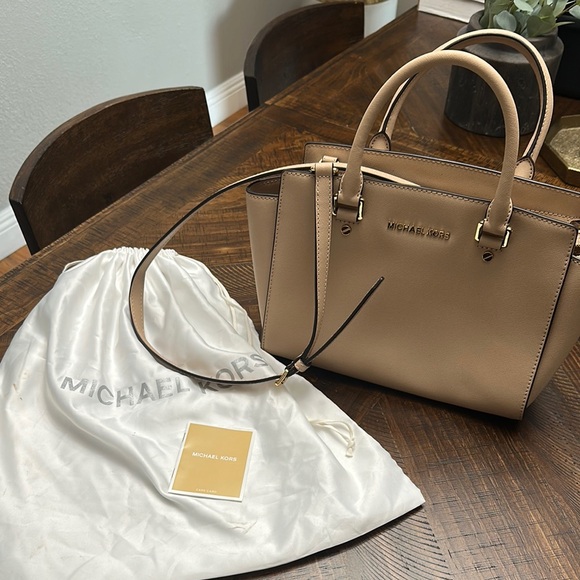 Michael Kors Tan Satchel Elegant Leather Design - Picture 7 of 7